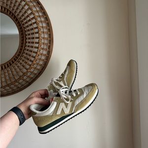 Vintage 620 New Balance Sneakers